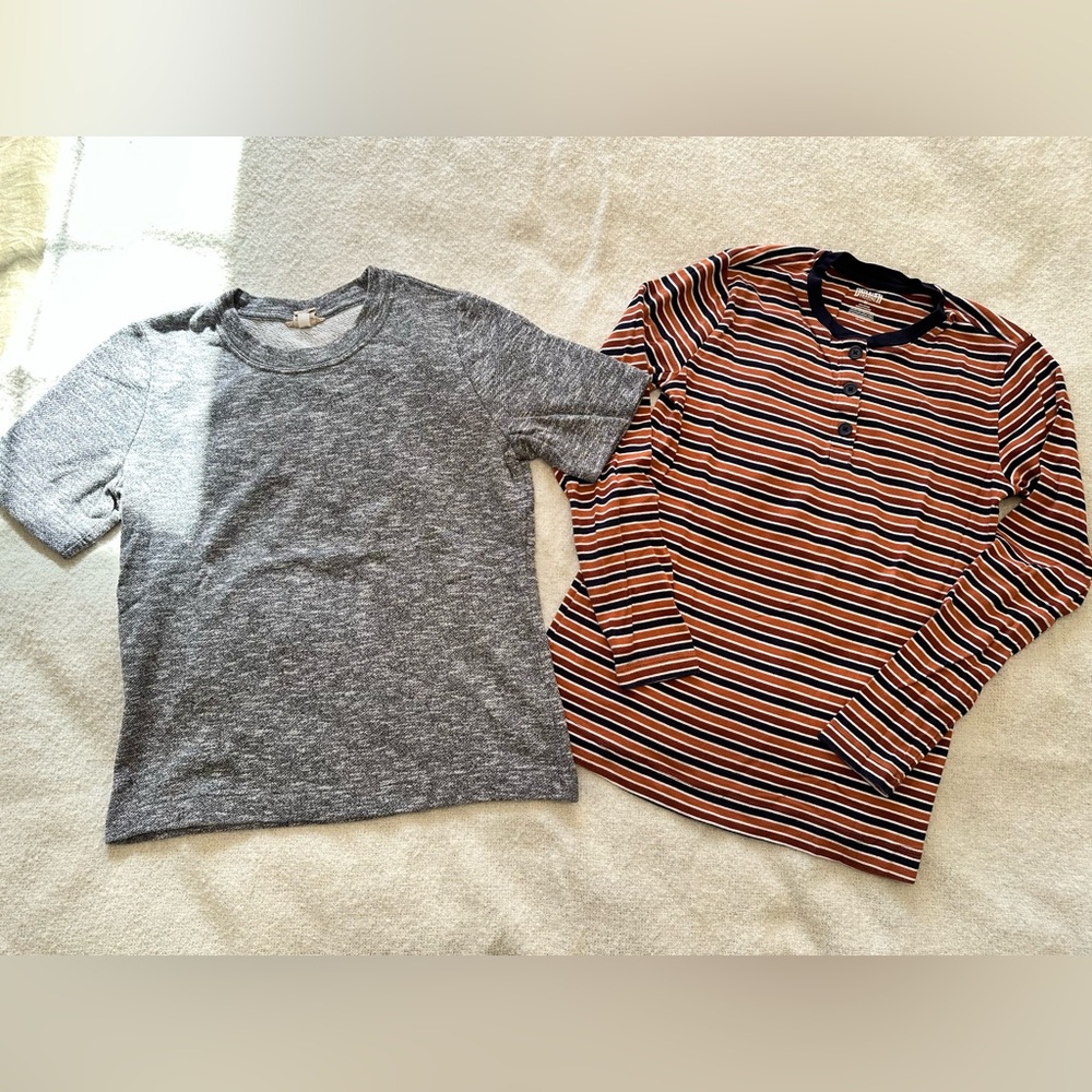 LOT OF 2 - Women’s Duluth Trading Co Gray and Striped Tops - Size Medium